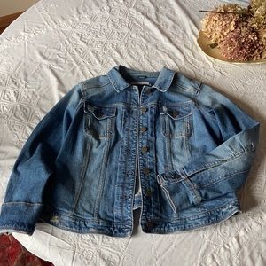 Jean jacket wilting details